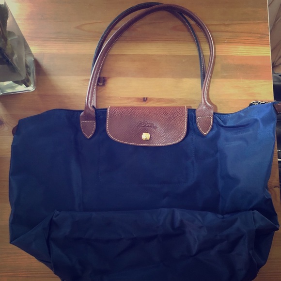 Longchamp Handbags - Longchamp Le Pliage Tote